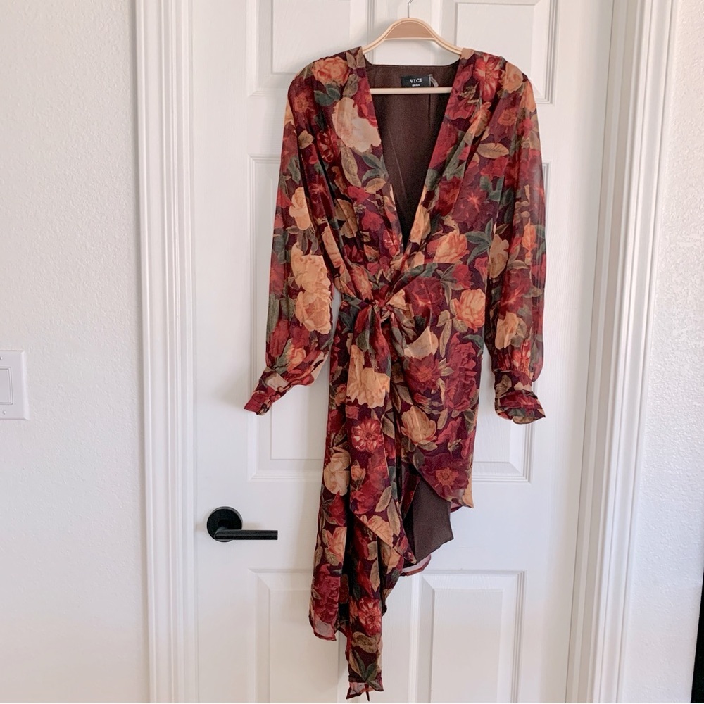🌾 VICI Red Fall Floral Long Sleeve Asymmetrical Midi Wrap Dress - Picture 4 of 12